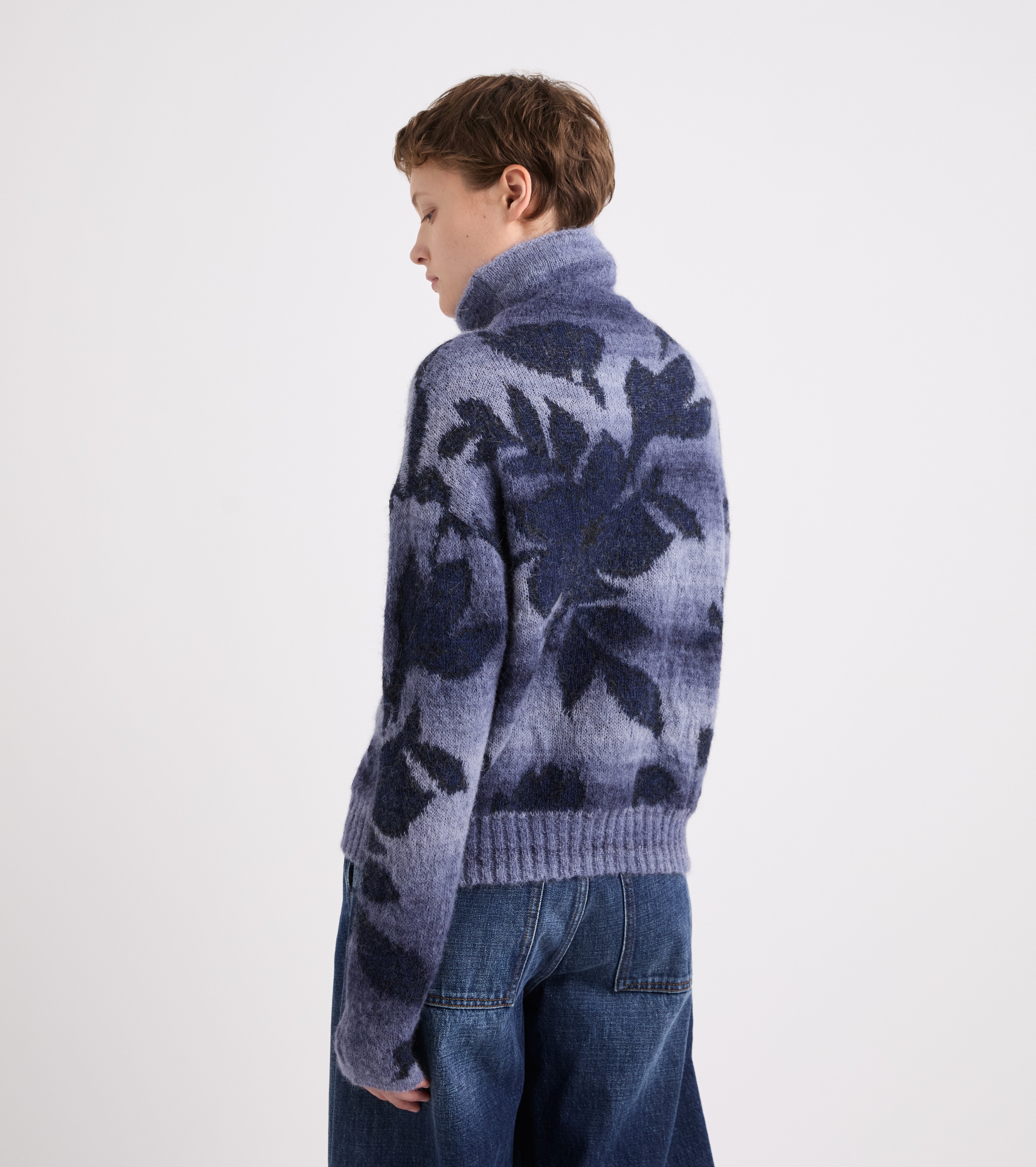Jersey de cuello alto de mezcla de lana con estampado jacquard azul marino