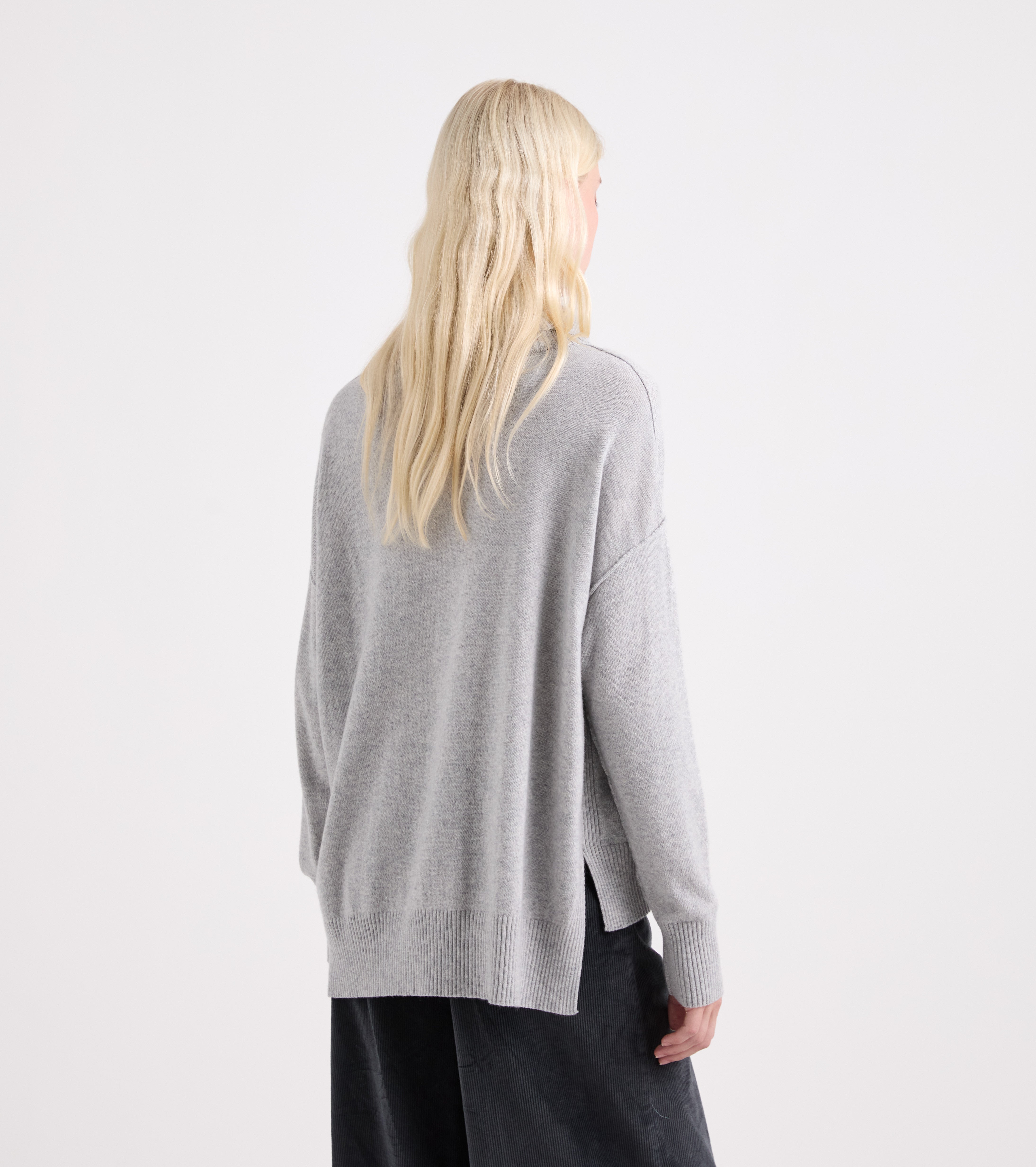 Maglia dolcevita con spacchetti