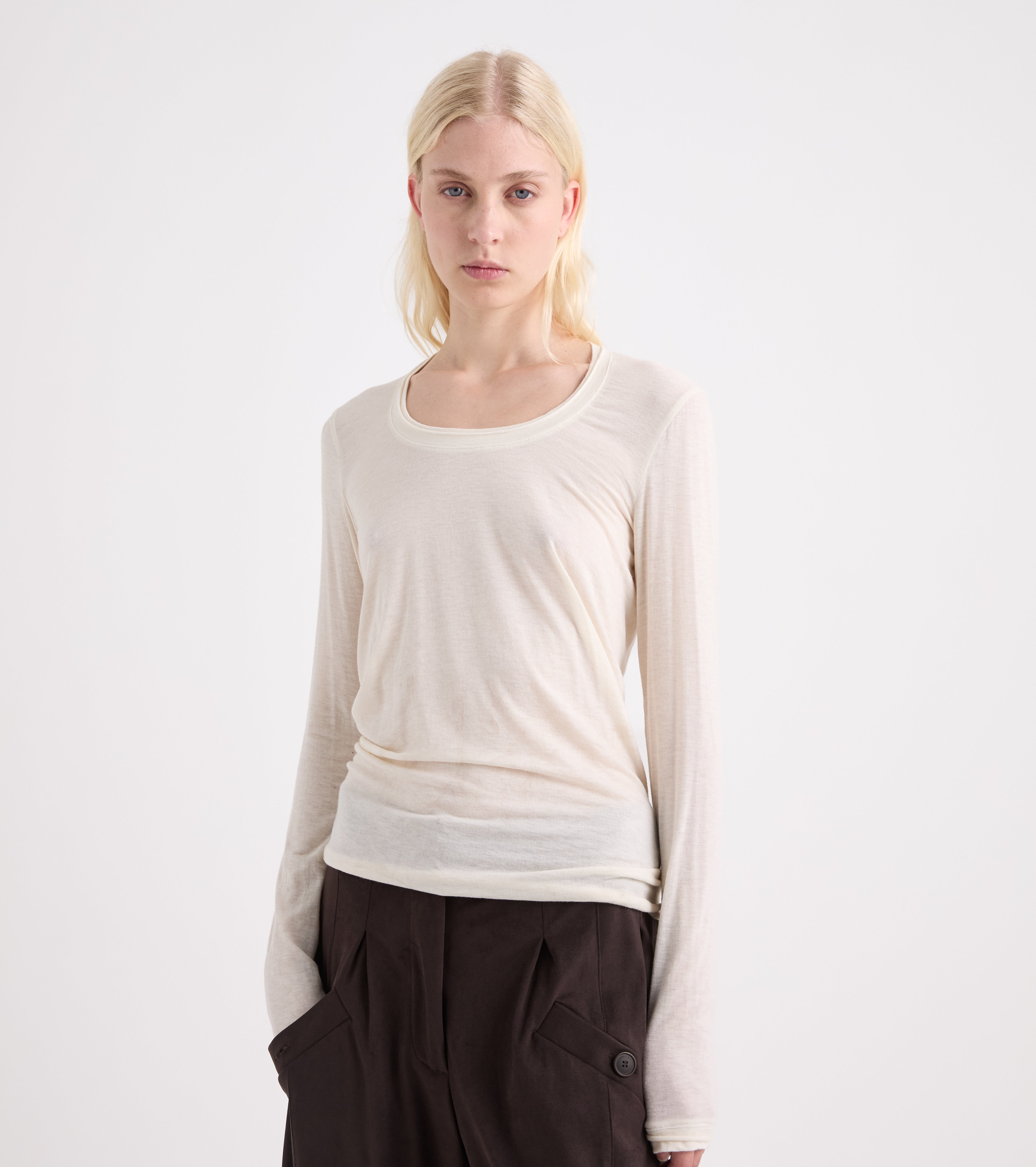 Camiseta de jersey elástico con mangas largas color papiro