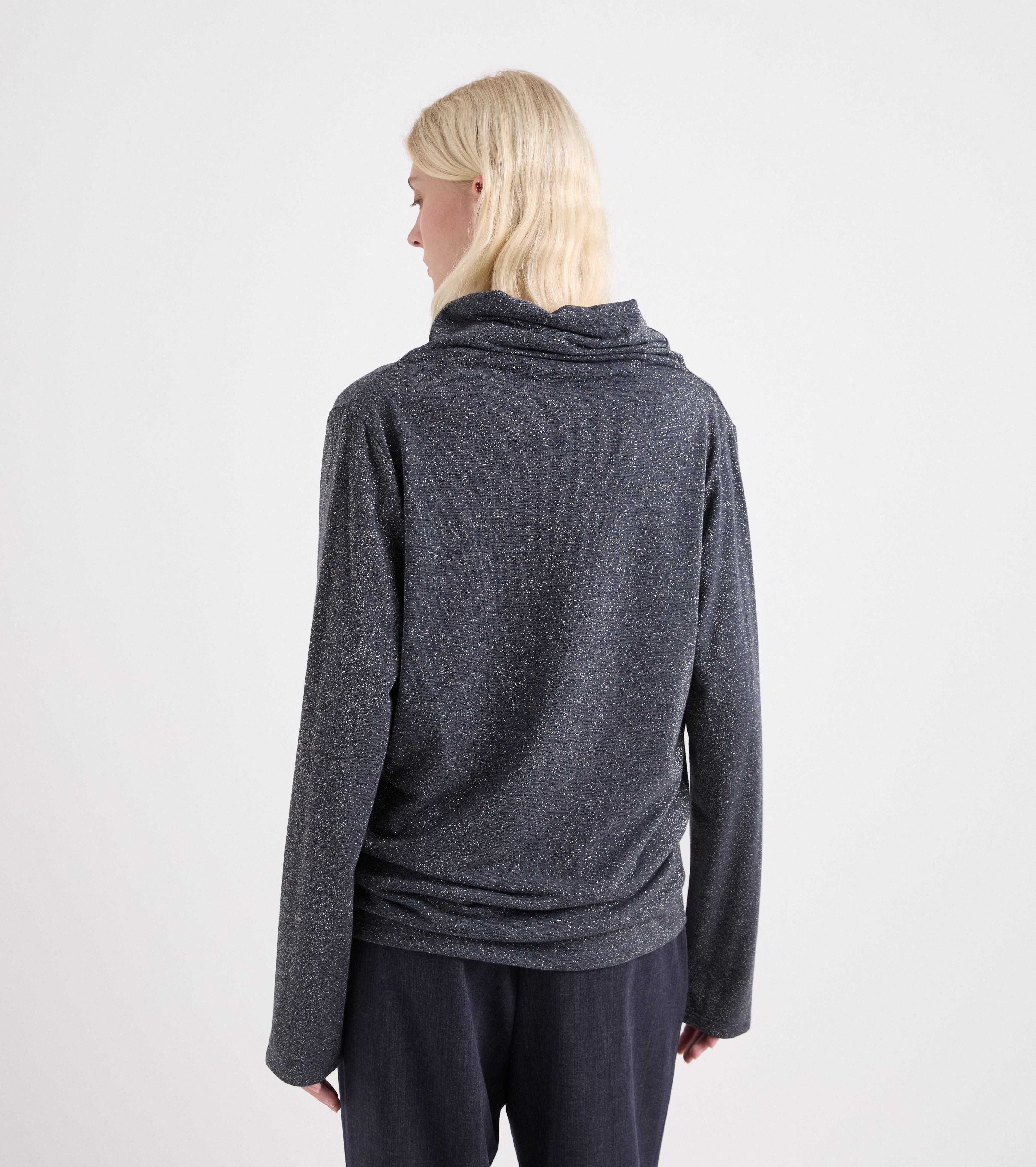 T-shirt stretch con collo alto nero