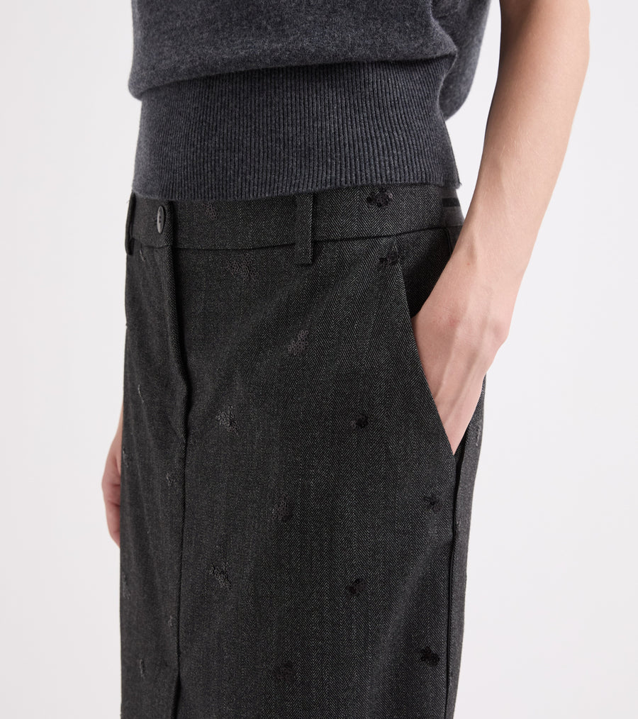 Gonna stretch con spacco e tasche