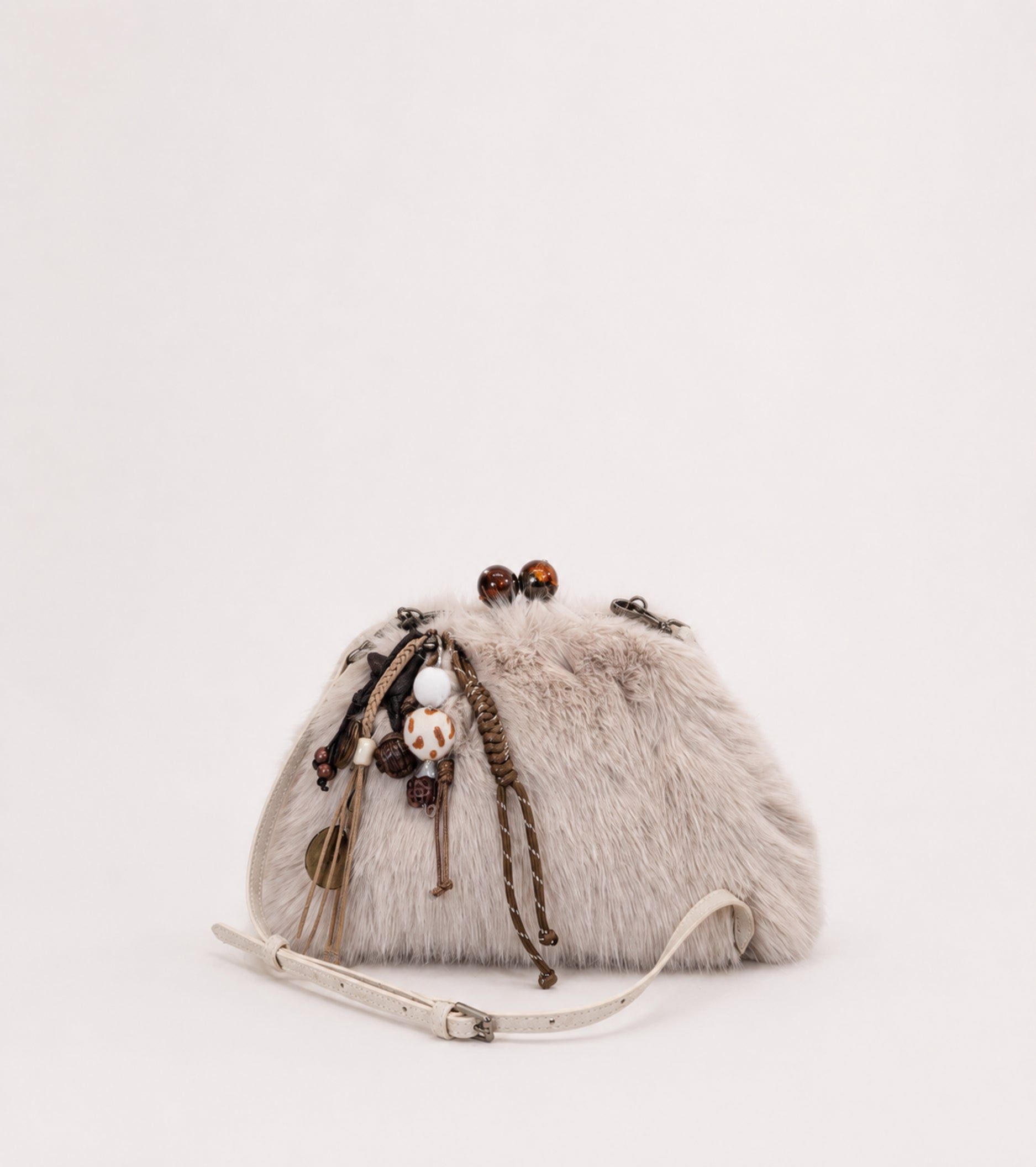 Borsa crossbody con charms sabbia