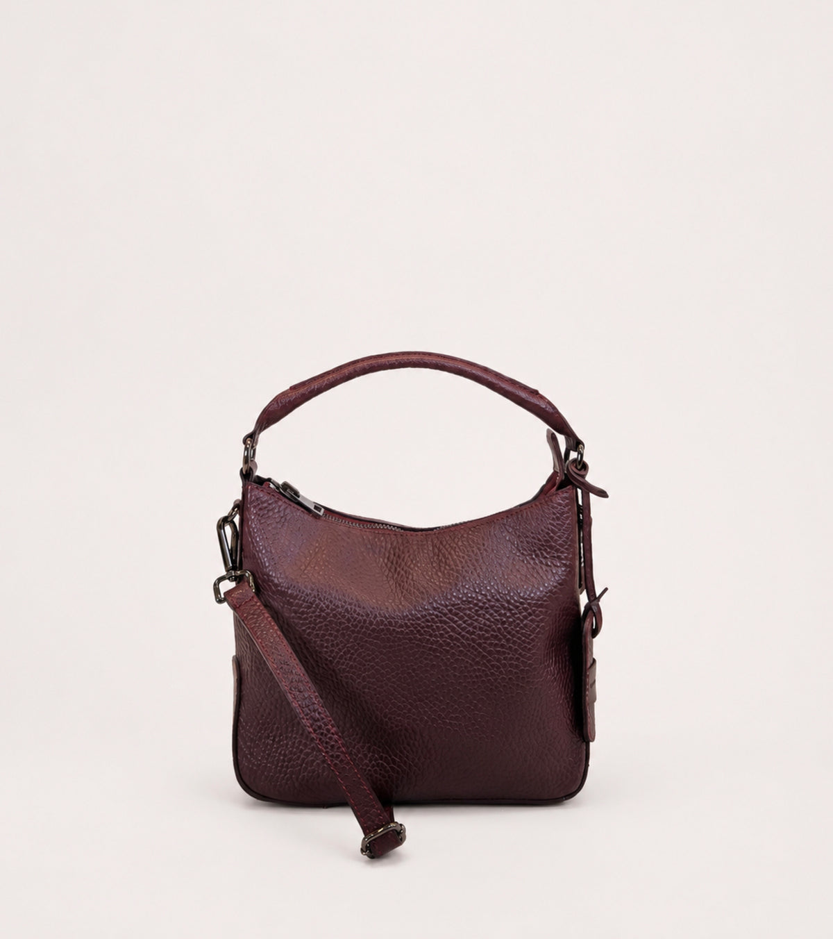 Hobo-taske med charm i farven prune