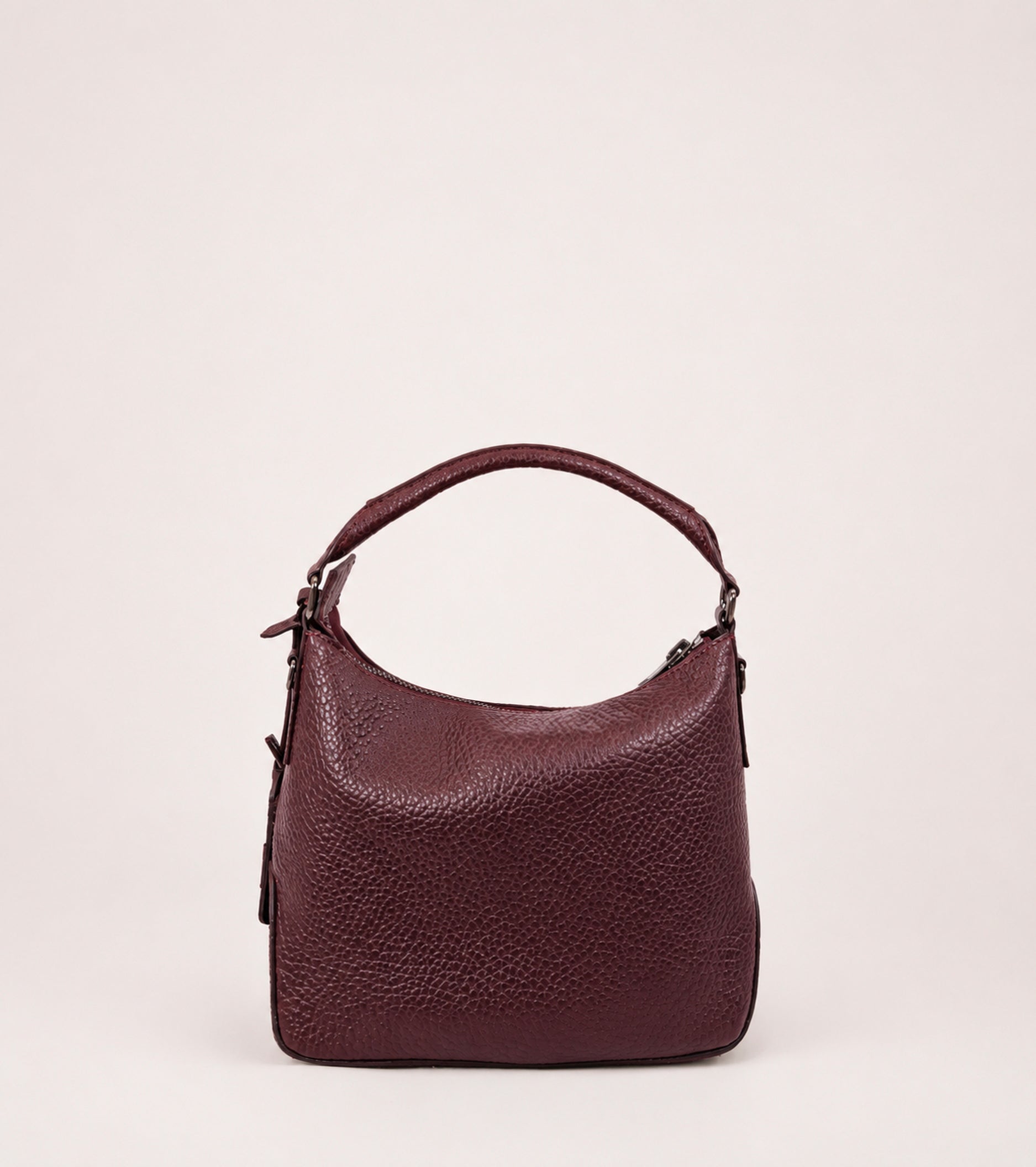 Hobo-taske med charm i farven prune