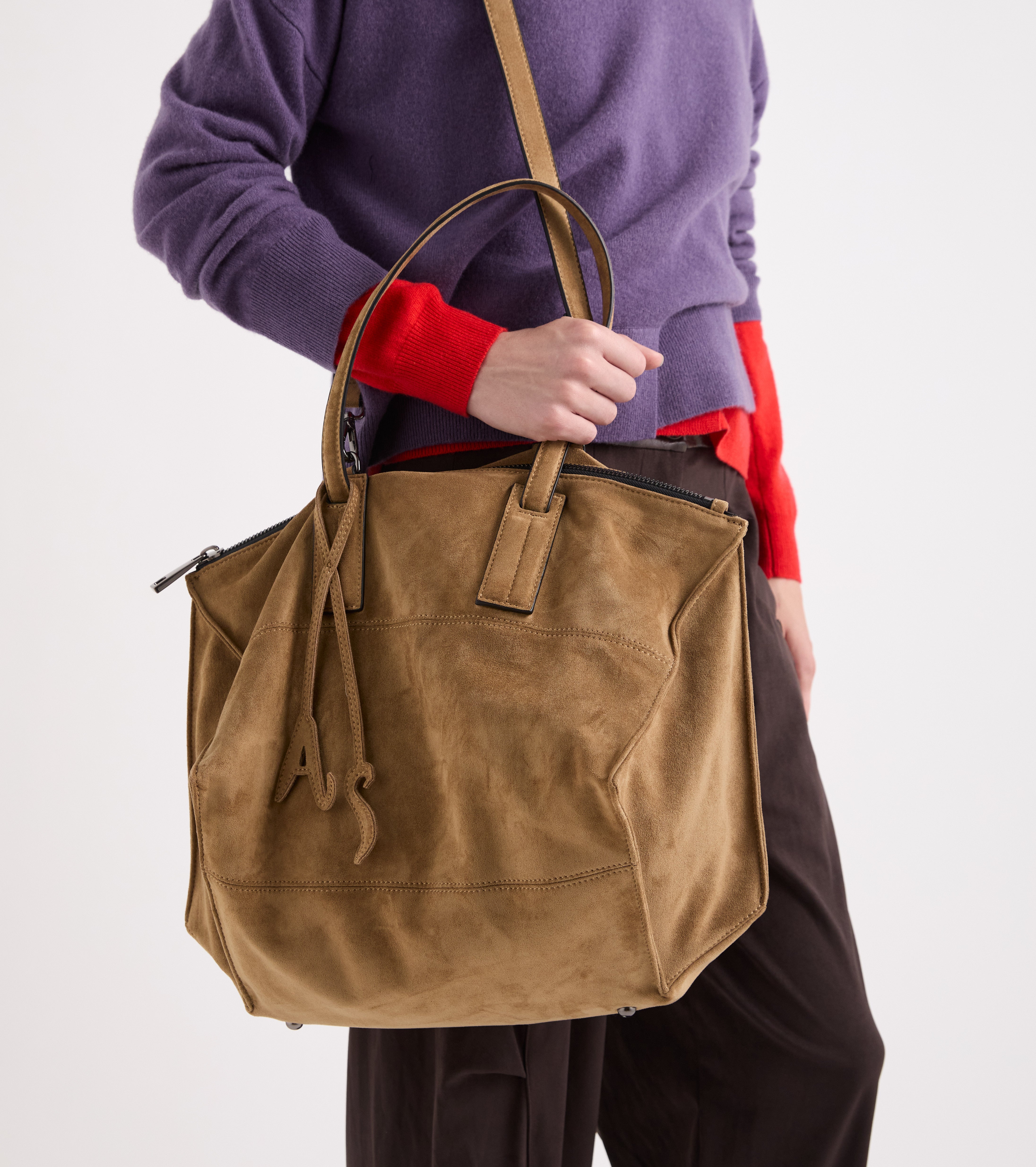 Borsa shopping scamosciata con charm AS ermellino