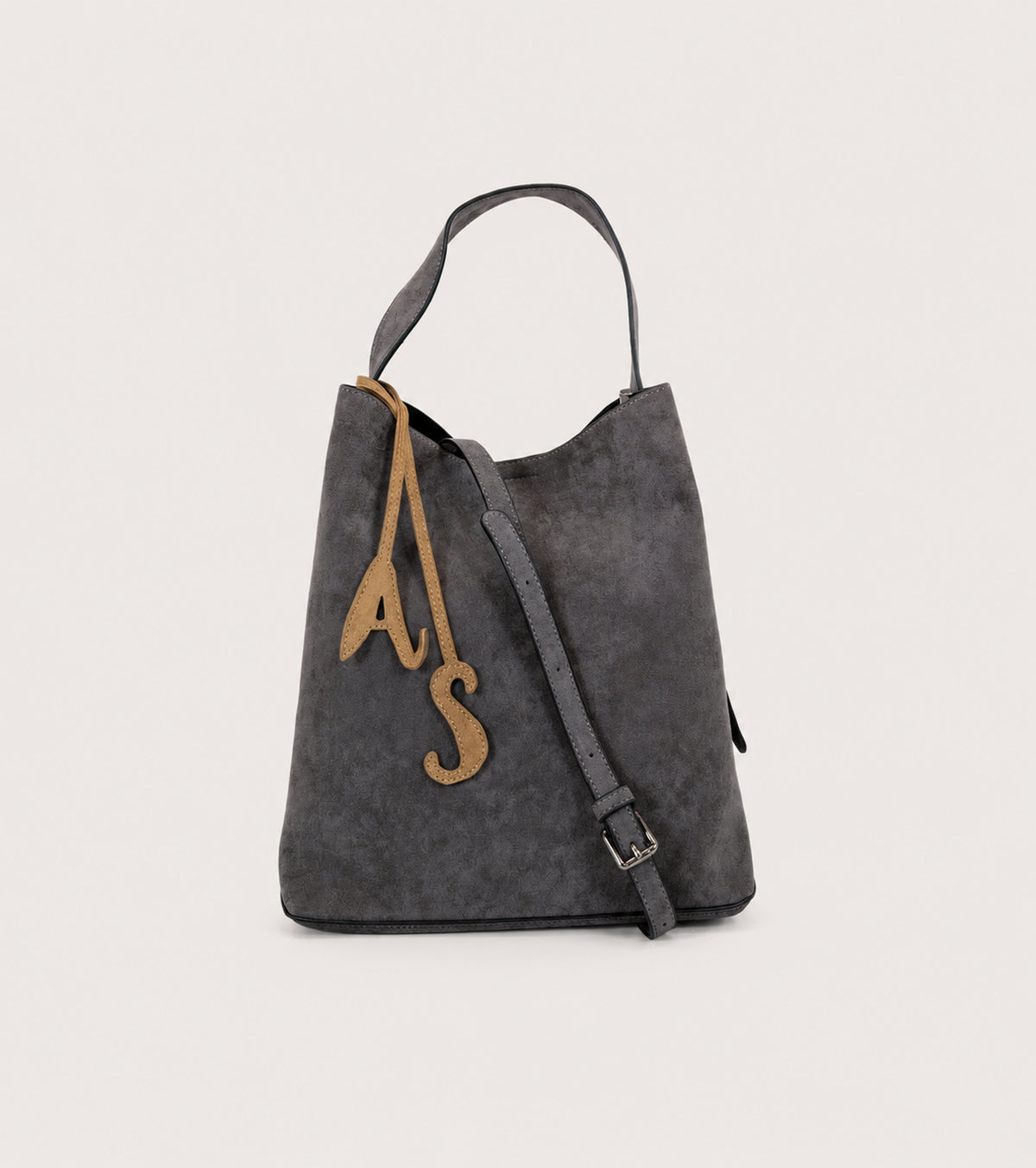 Bolso tipo cubo con colgante AS de pizarra