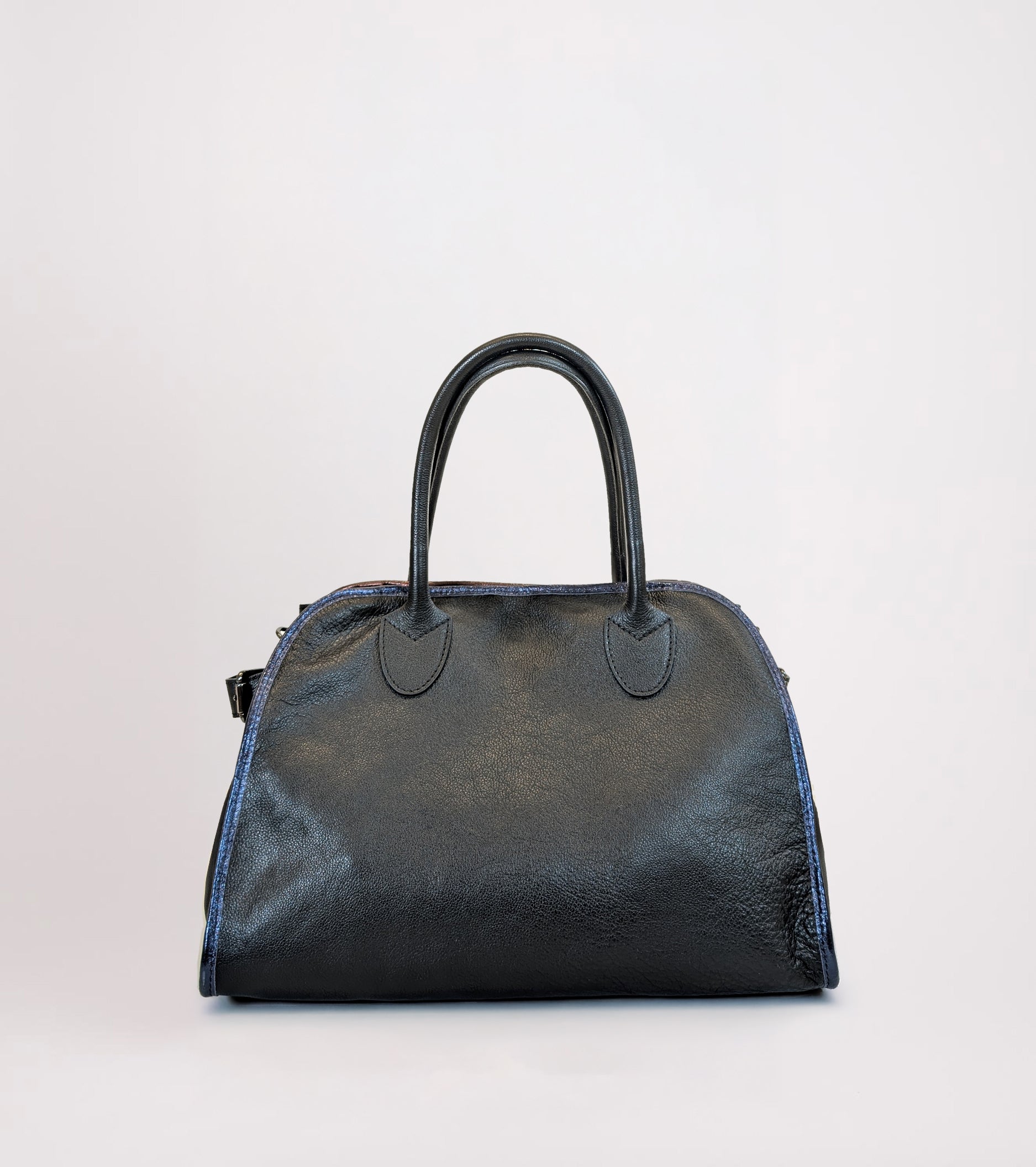 Bolso de mano con correa cruzada negro con diseño de rombos