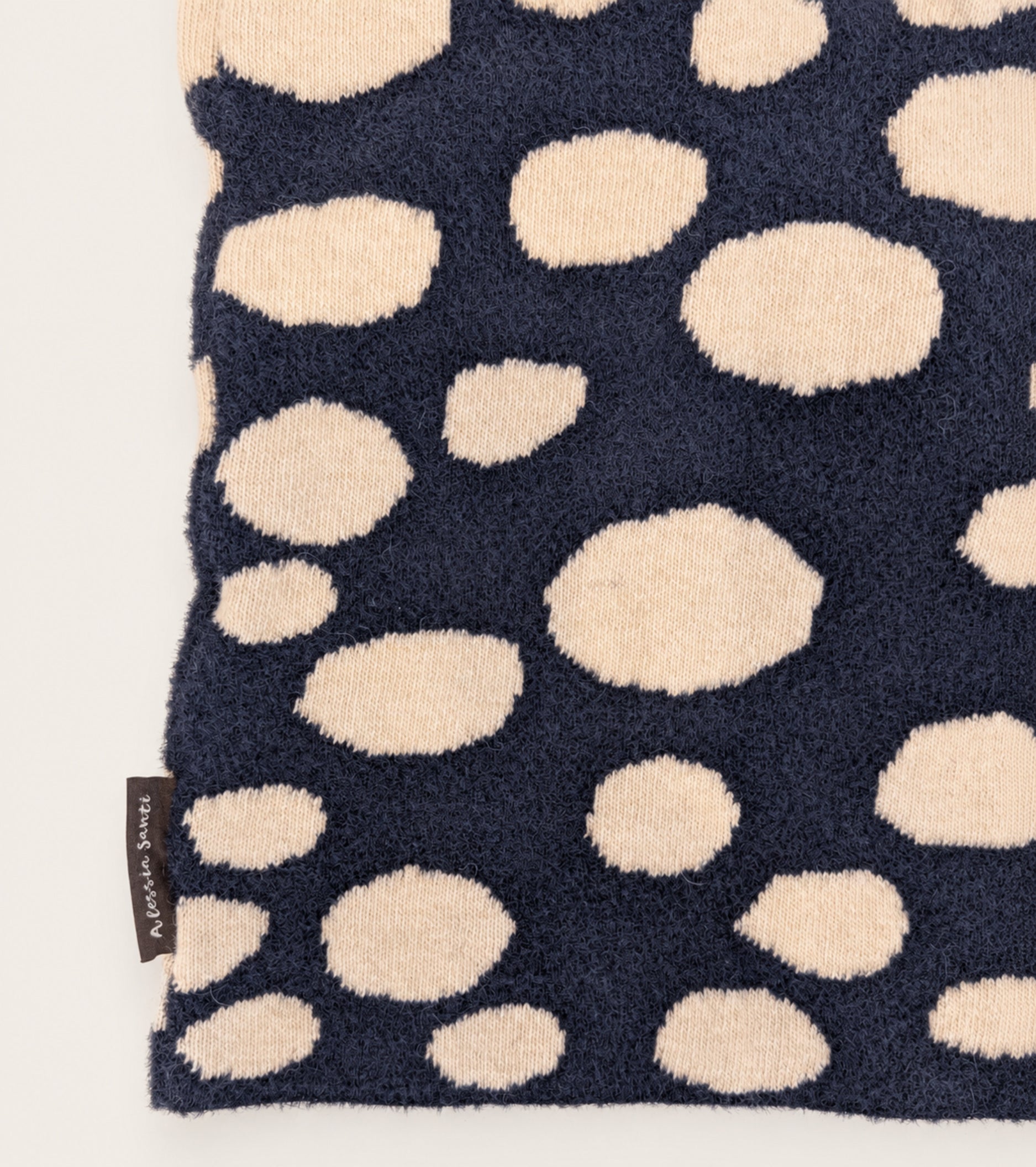 Neck warmer in a beige and navy cotton-blend yarn