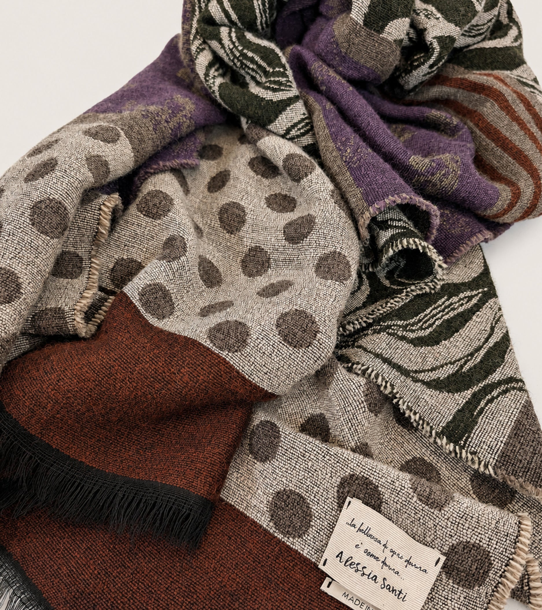 Patchwork scarf with a sand-coloured iris belt