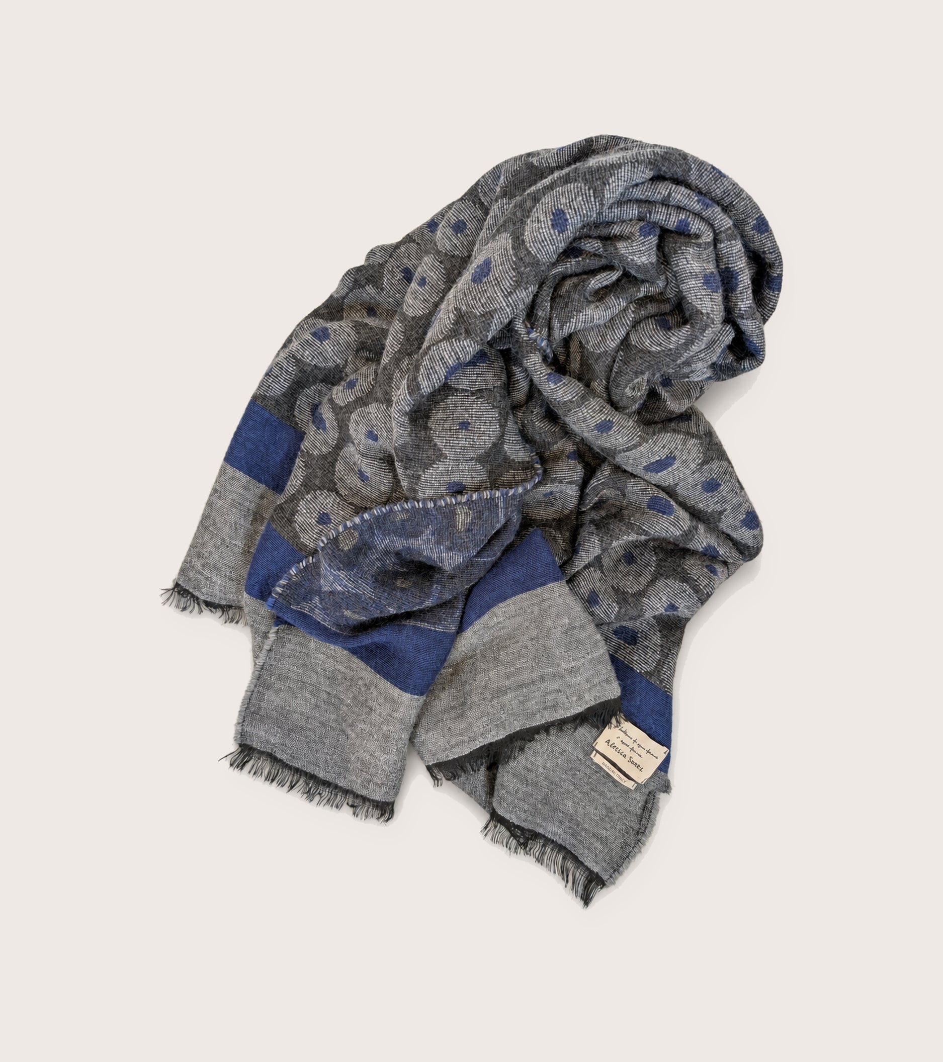 Scarf made from heather grey jacquard yarn