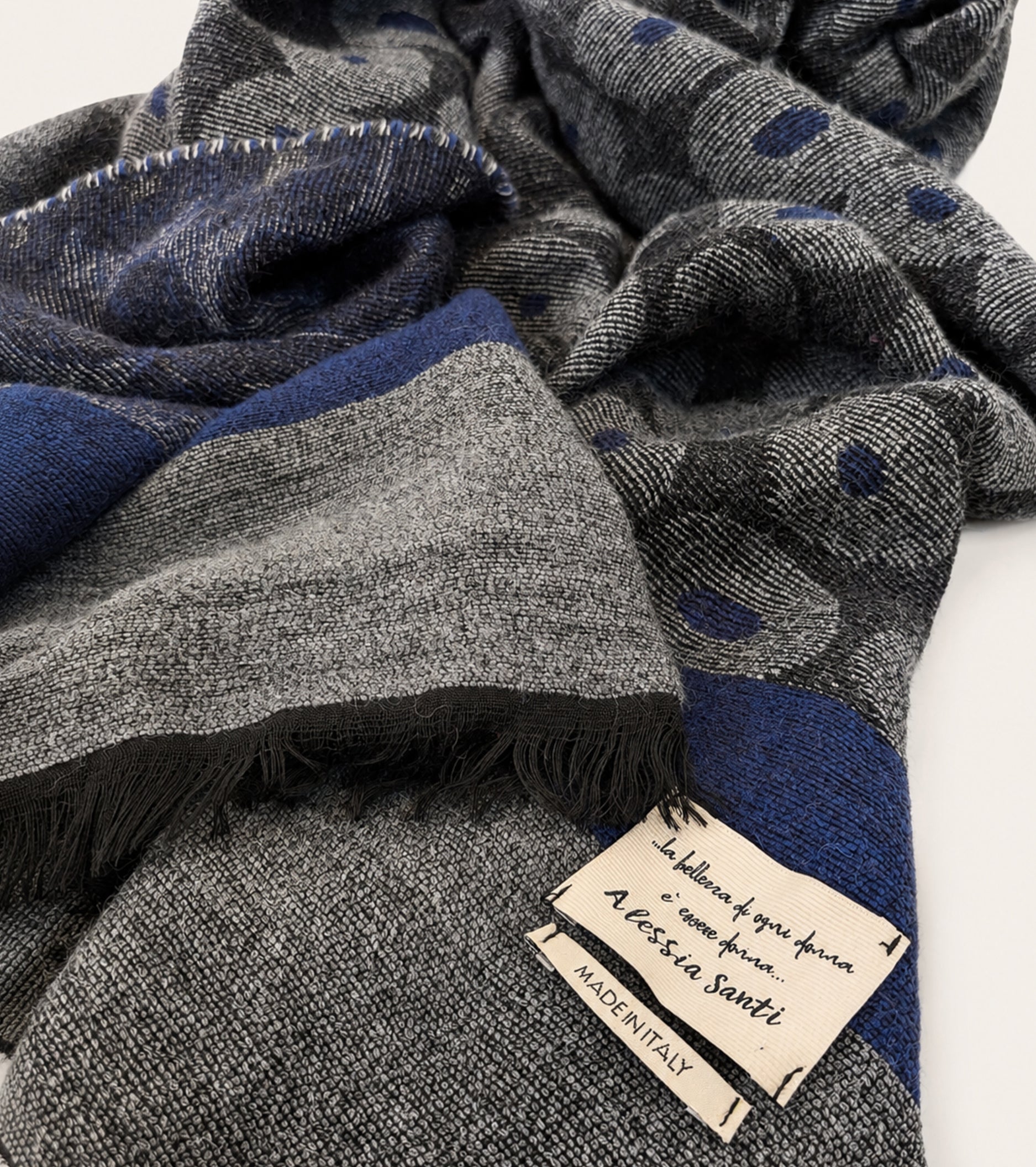 Scarf made from heather grey jacquard yarn