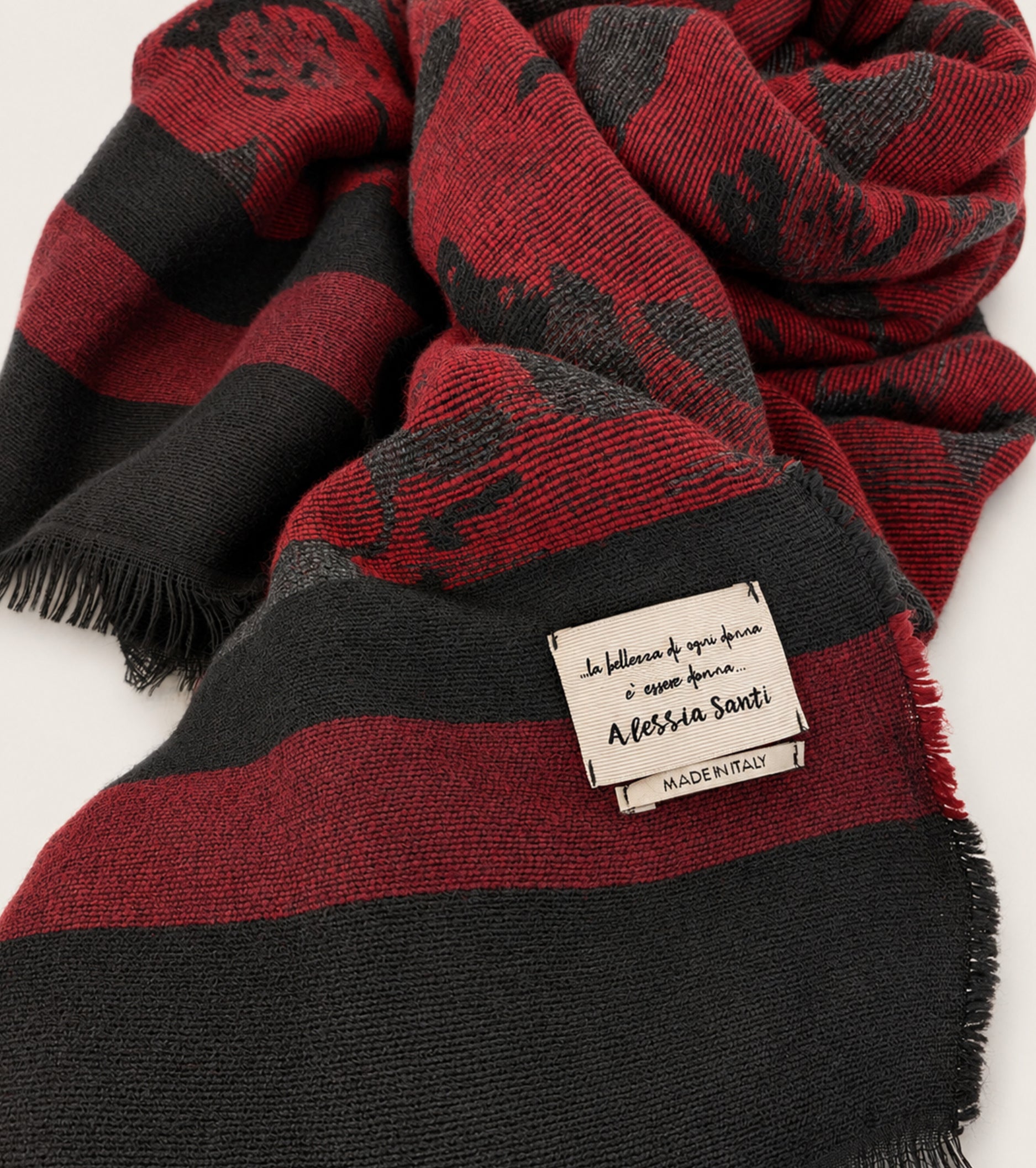 Yarn scarf with fringes