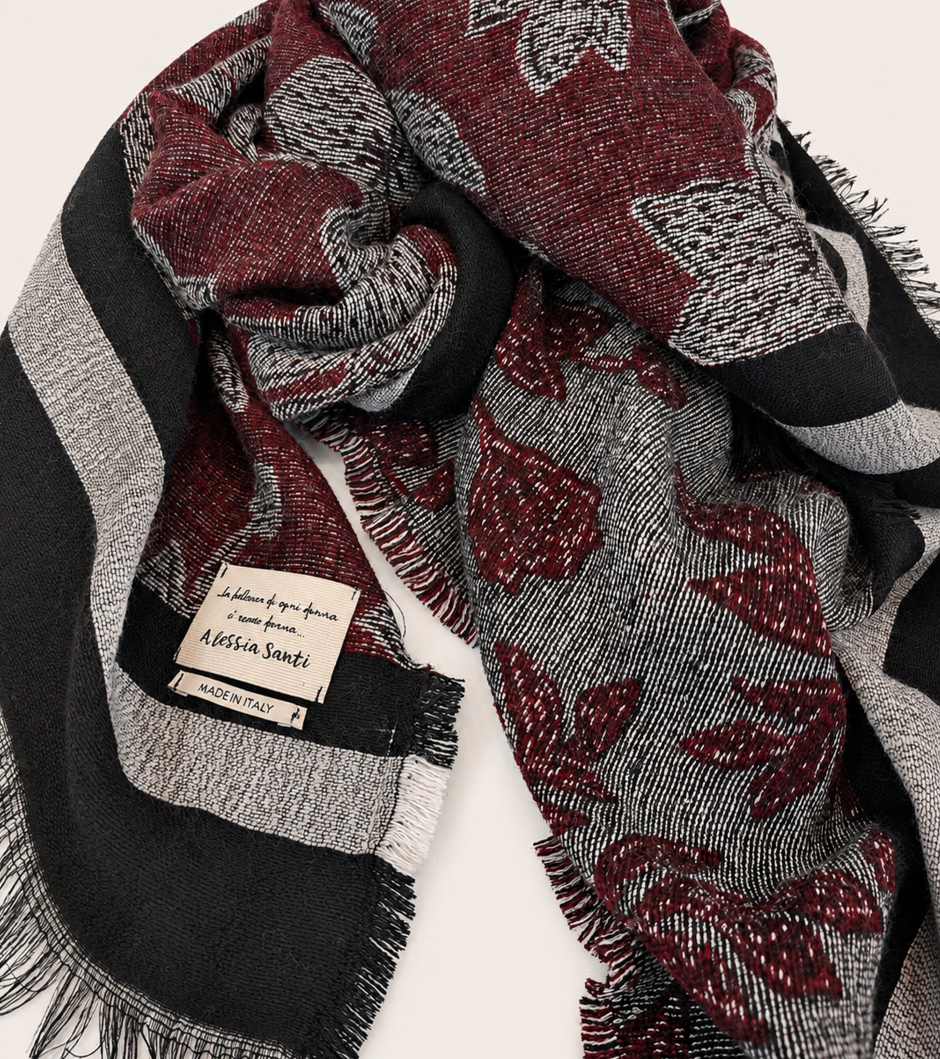 Scarf in sand-coloured amarena jacquard yarn