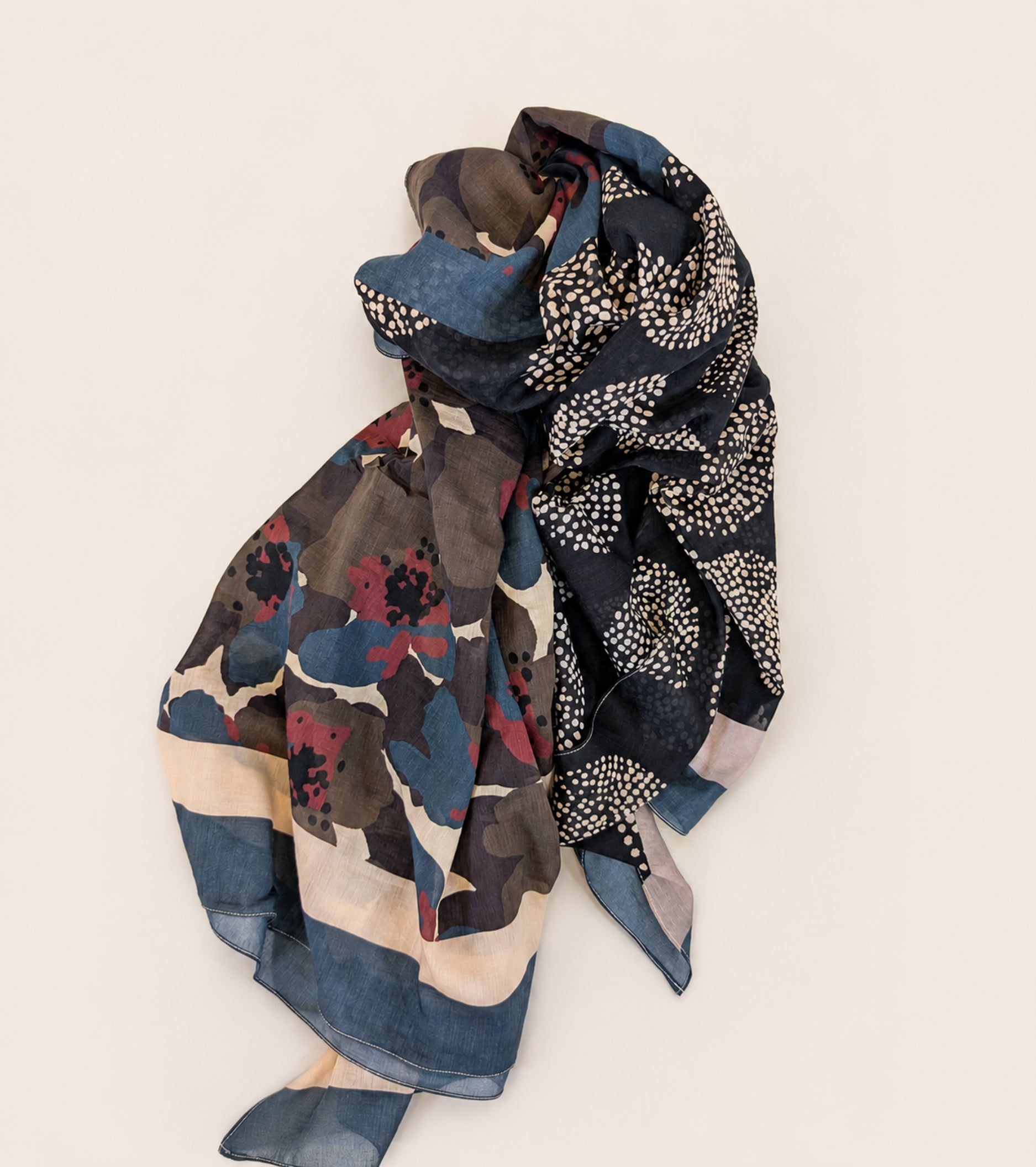 Scarf with polka dots and flowers in taupe and black