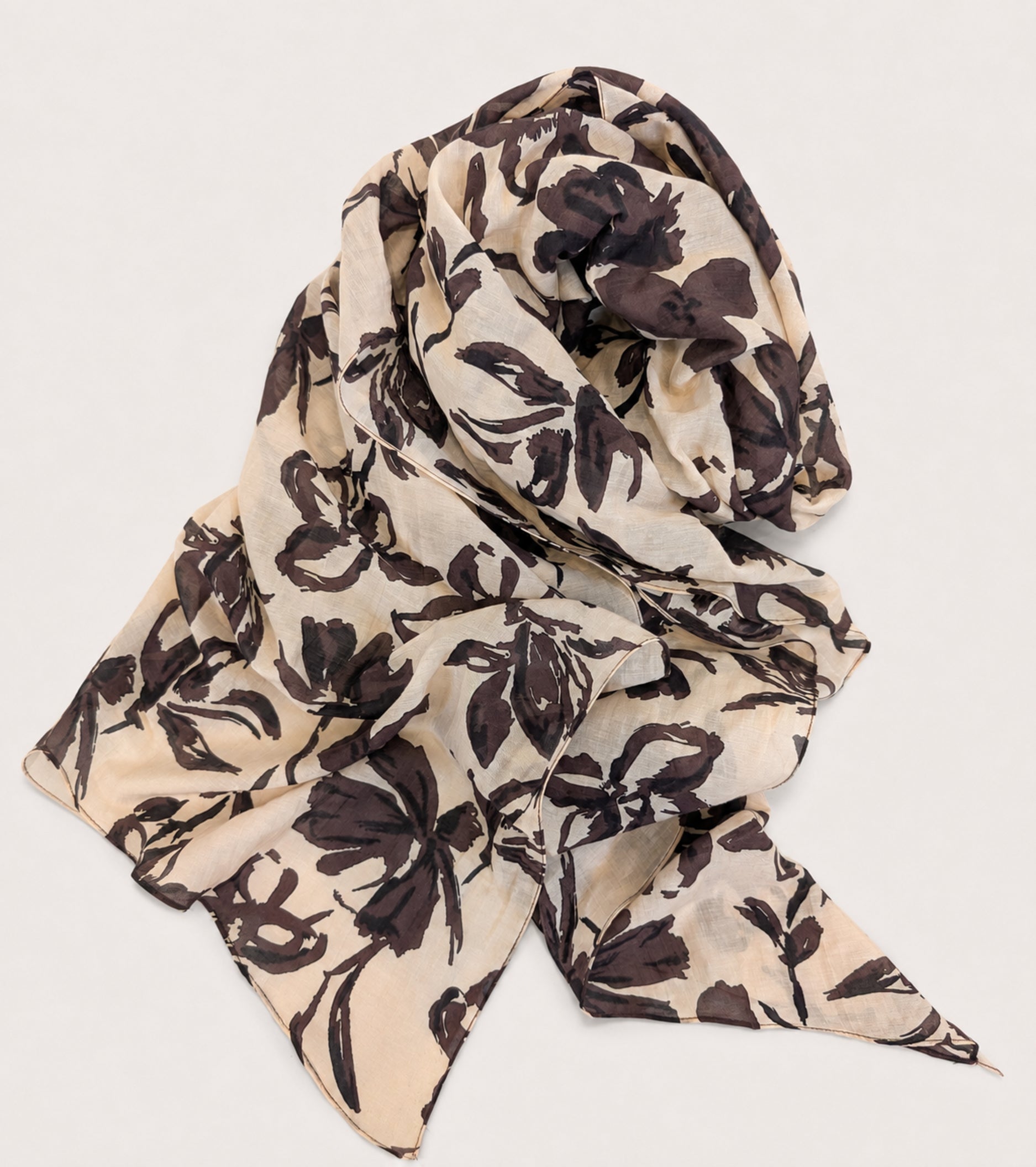 Printed scarf with ebony-coloured belt